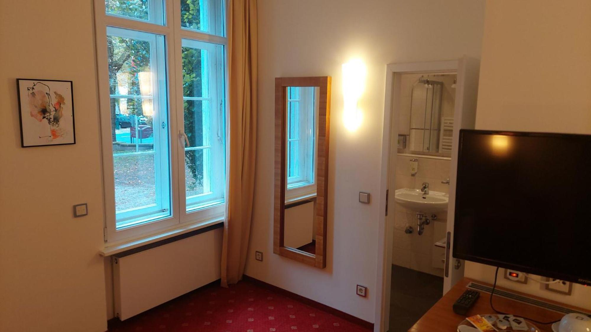 Die Villa, Zimmer 26, Dz เลเวอร์คูเซน ภายนอก รูปภาพ