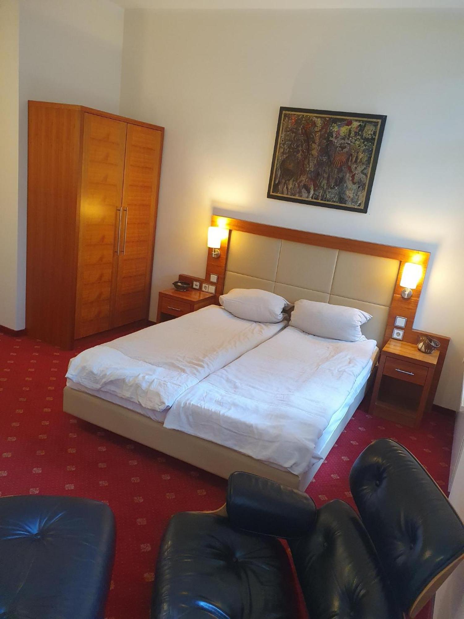 Die Villa, Zimmer 26, Dz เลเวอร์คูเซน ภายนอก รูปภาพ