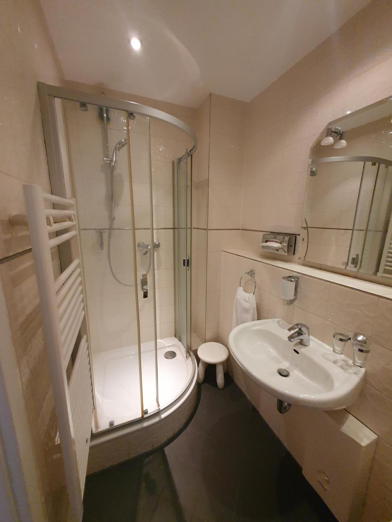 Die Villa, Zimmer 26, Dz เลเวอร์คูเซน ภายนอก รูปภาพ