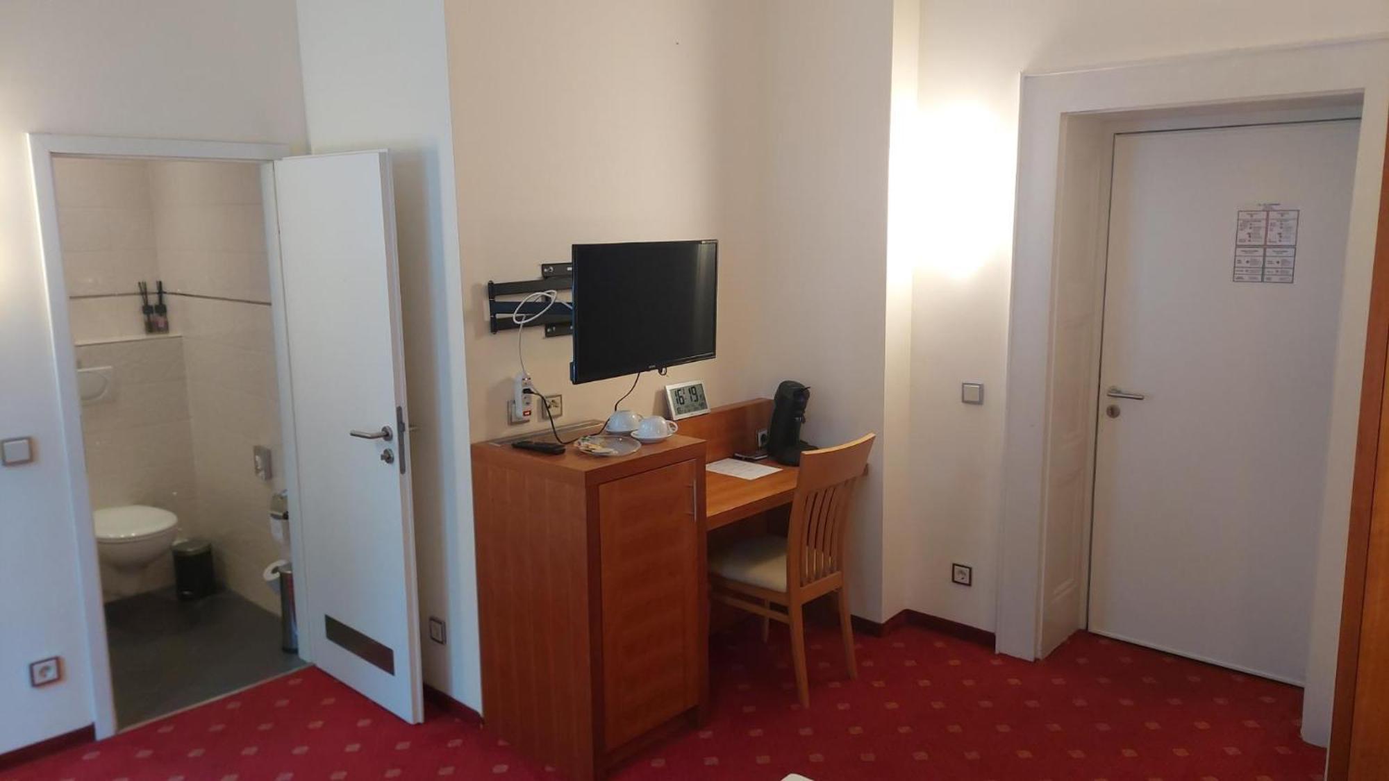 Die Villa, Zimmer 26, Dz เลเวอร์คูเซน ภายนอก รูปภาพ
