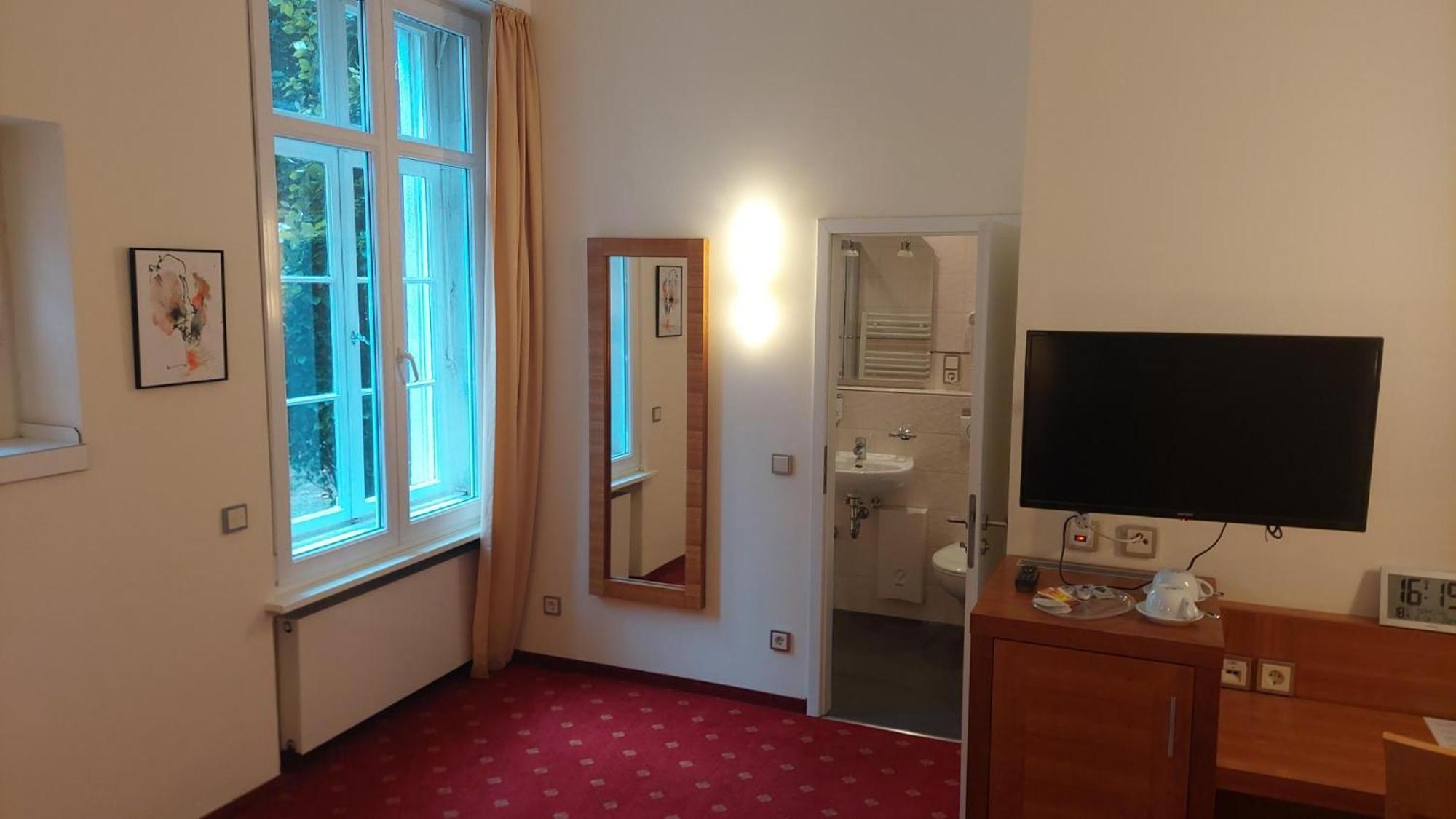 Die Villa, Zimmer 26, Dz เลเวอร์คูเซน ภายนอก รูปภาพ